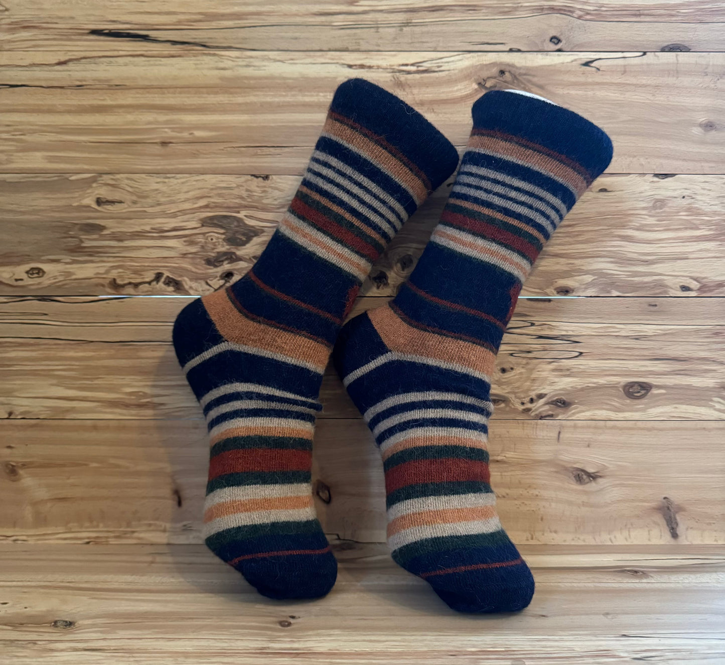 Bas en alpaga de ville lagon rayés multicolores, confortables et doux, parfaits pour l'hiver comme l'été, par Ferme MarieBob.