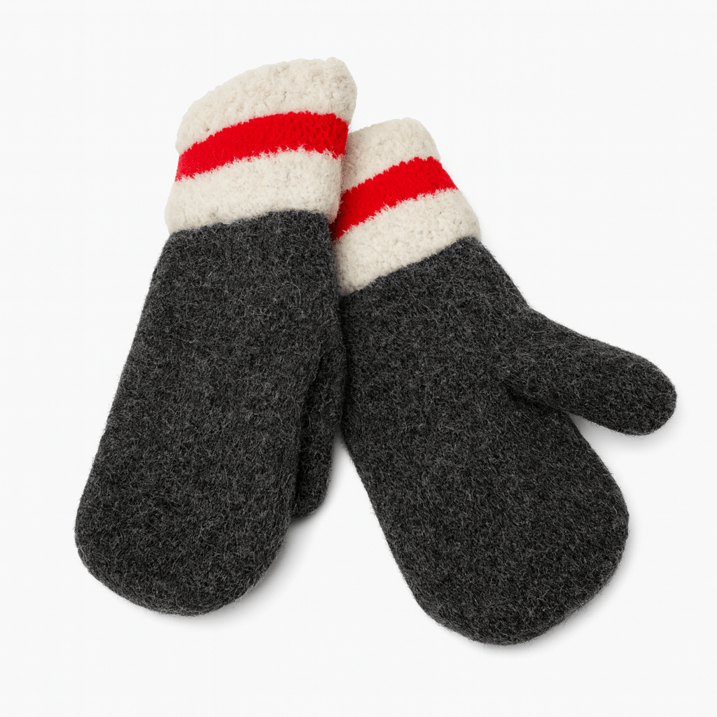 Paire de mitaines alpaga confort coussinées chaleur, design rustique gris avec poignets crème et bande rouge, parfaites pour le froid extrême.